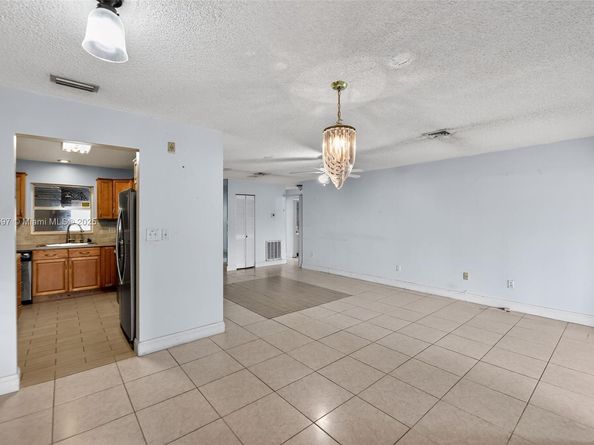7332 Bay Hill Dr, Hialeah FL 33015