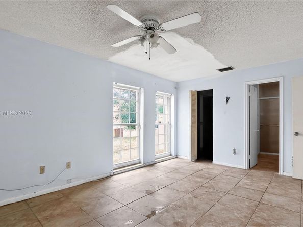 7332 Bay Hill Dr, Hialeah FL 33015