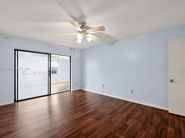 7332 Bay Hill Dr, Hialeah FL 33015