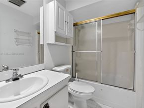 7332 Bay Hill Dr, Hialeah FL 33015