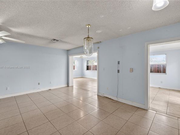 7332 Bay Hill Dr, Hialeah FL 33015