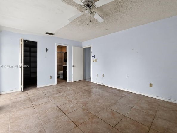 7332 Bay Hill Dr, Hialeah FL 33015