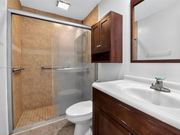 7332 Bay Hill Dr, Hialeah FL 33015