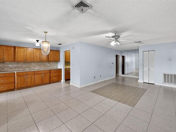 7332 Bay Hill Dr, Hialeah FL 33015