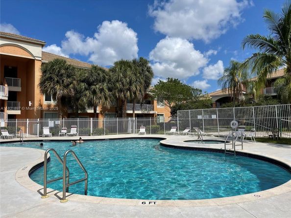 6900 SW 39th St 206J, Davie FL 33314