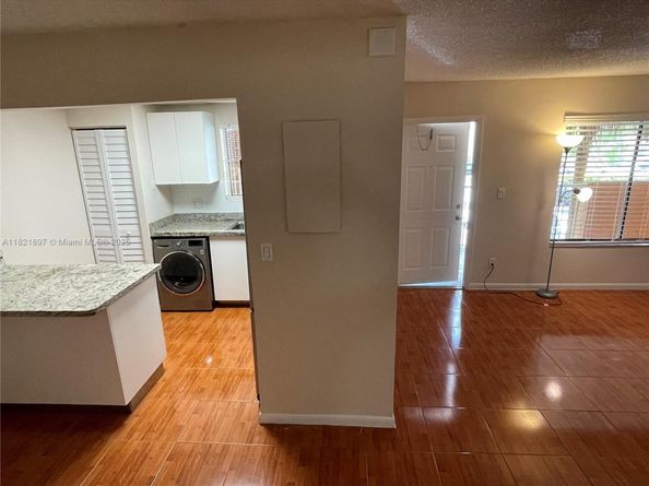 6900 SW 39th St 206J, Davie FL 33314