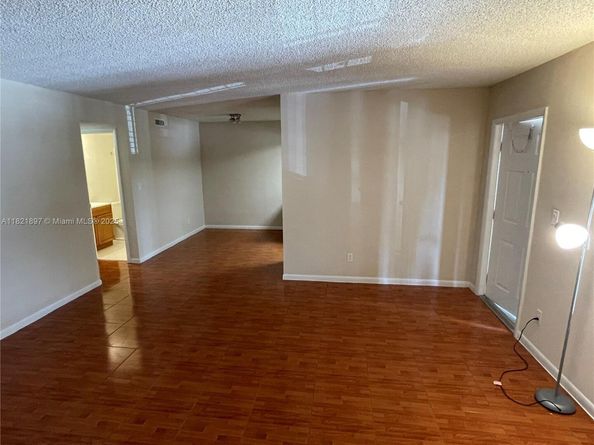 6900 SW 39th St 206J, Davie FL 33314