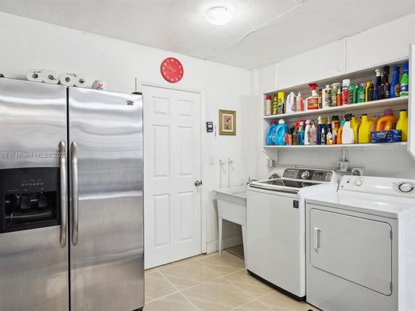 2070 NW 84th Ter, Pembroke Pines FL 33024