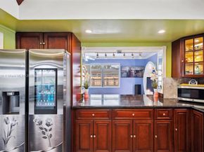 2070 NW 84th Ter, Pembroke Pines FL 33024