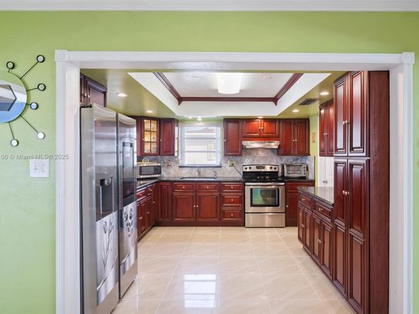 2070 NW 84th Ter, Pembroke Pines FL 33024