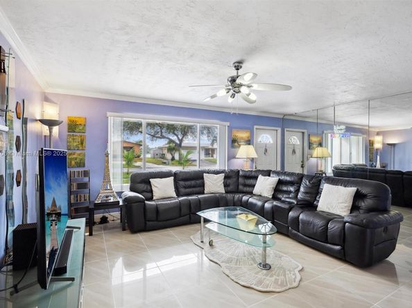 2070 NW 84th Ter, Pembroke Pines FL 33024