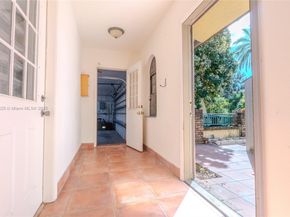 11851 NW 7th St, Plantation FL 33325