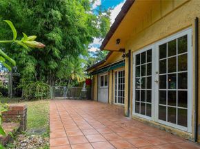 11851 NW 7th St, Plantation FL 33325