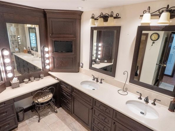 11851 NW 7th St, Plantation FL 33325