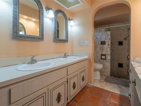 11851 NW 7th St, Plantation FL 33325