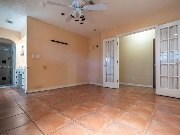 11851 NW 7th St, Plantation FL 33325