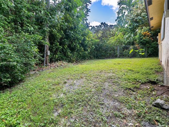 11851 NW 7th St, Plantation FL 33325