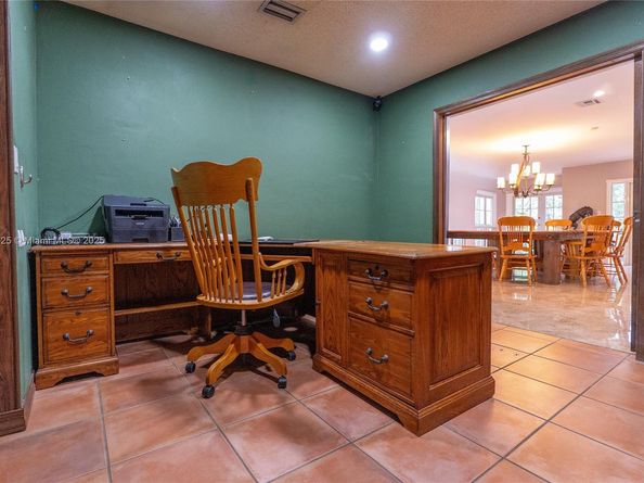 11851 NW 7th St, Plantation FL 33325