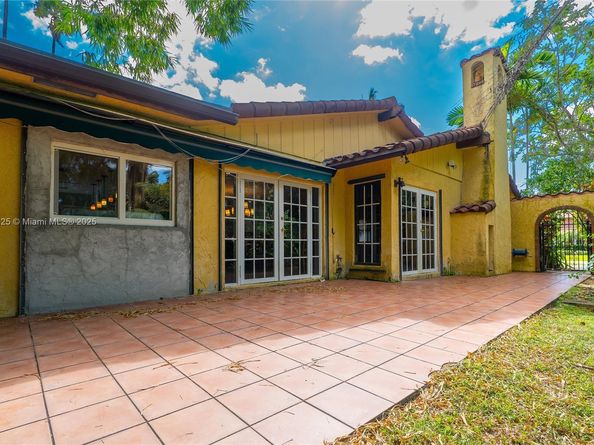11851 NW 7th St, Plantation FL 33325