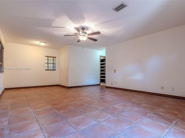 11851 NW 7th St, Plantation FL 33325