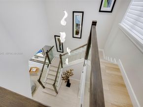 1366 W Harbor Vw W, Hollywood FL 33019