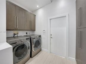 1366 W Harbor Vw W, Hollywood FL 33019