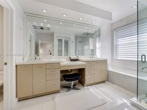 1366 W Harbor Vw W, Hollywood FL 33019