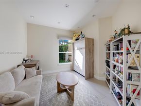 1366 W Harbor Vw W, Hollywood FL 33019