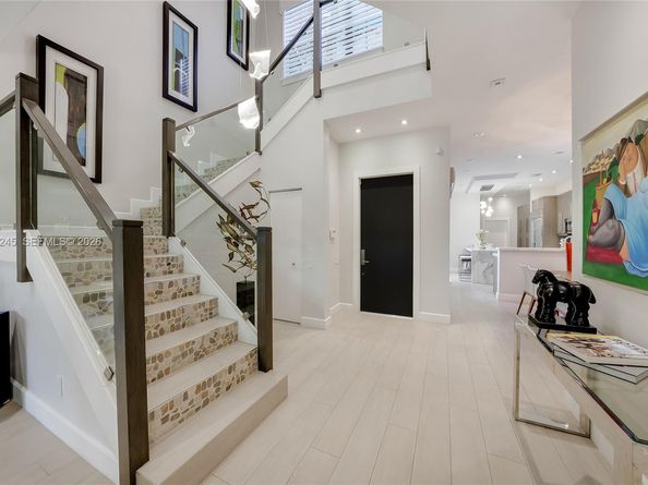 1366 W Harbor Vw W, Hollywood FL 33019