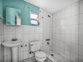 2415 NW 15th St, Miami FL 33125