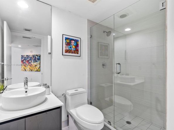 31 SE 6th St 802, Miami FL 33131