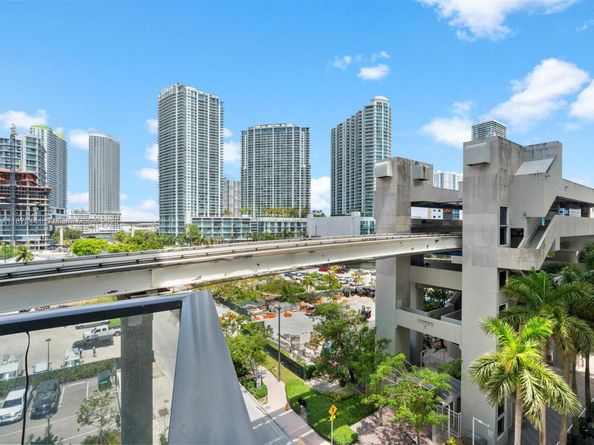 31 SE 6th St 802, Miami FL 33131