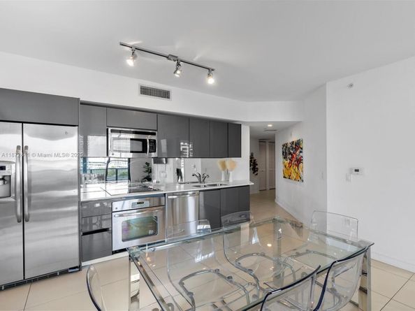 31 SE 6th St 802, Miami FL 33131