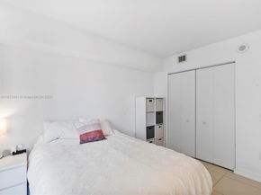 31 SE 6th St 802, Miami FL 33131