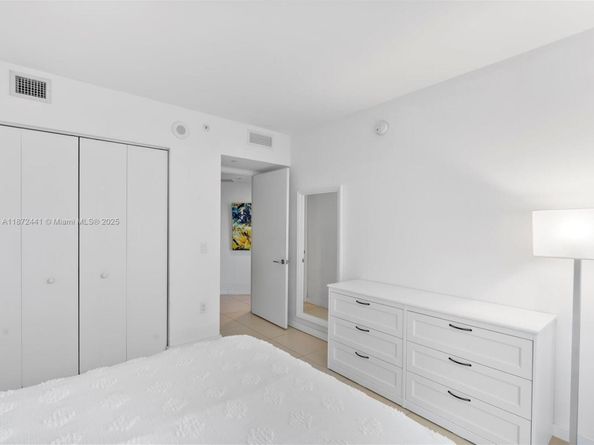 31 SE 6th St 802, Miami FL 33131