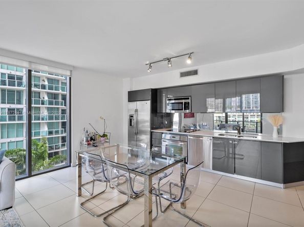 31 SE 6th St 802, Miami FL 33131