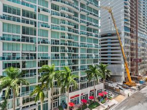 31 SE 6th St 802, Miami FL 33131