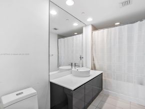 31 SE 6th St 802, Miami FL 33131