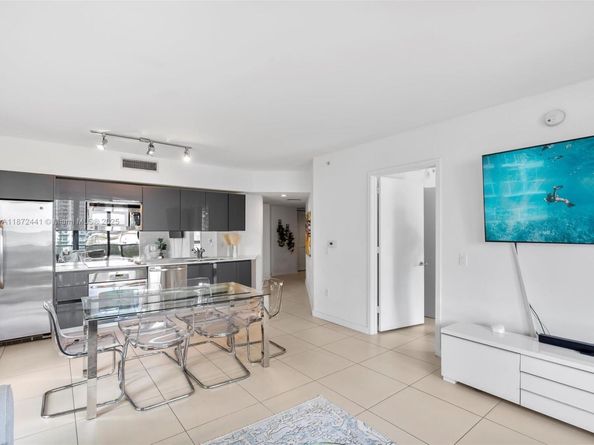 31 SE 6th St 802, Miami FL 33131