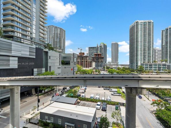 31 SE 6th St 802, Miami FL 33131
