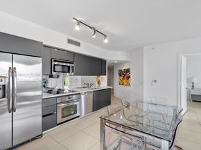 31 SE 6th St 802, Miami FL 33131