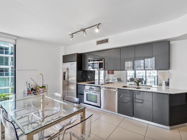 31 SE 6th St 802, Miami FL 33131