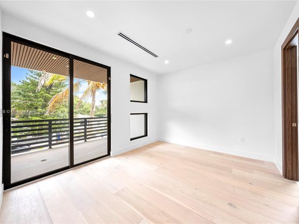 260 NW 47th St, Miami FL 33127
