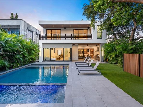 260 NW 47th St, Miami FL 33127