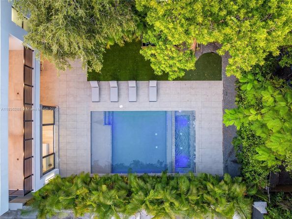 260 NW 47th St, Miami FL 33127