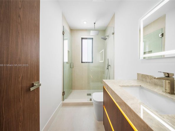 260 NW 47th St, Miami FL 33127