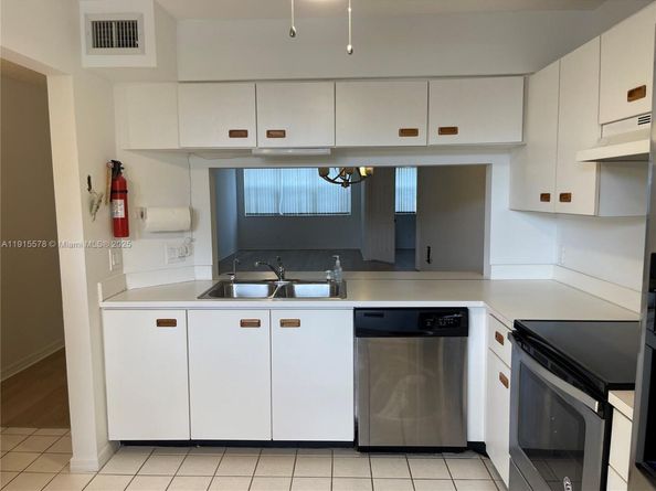 10369 NW 24th Pl 104, Sunrise FL 33322