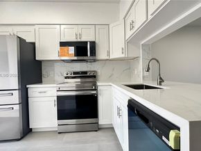 16769 Hemingway Dr, Weston FL 33326