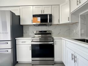 16769 Hemingway Dr, Weston FL 33326