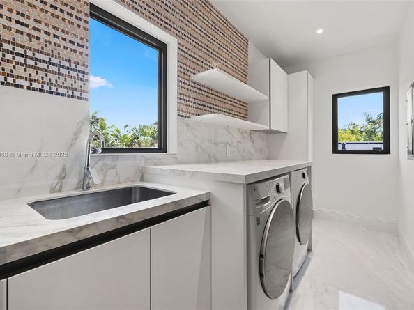 2321 N Bay Rd, Miami Beach FL 33140